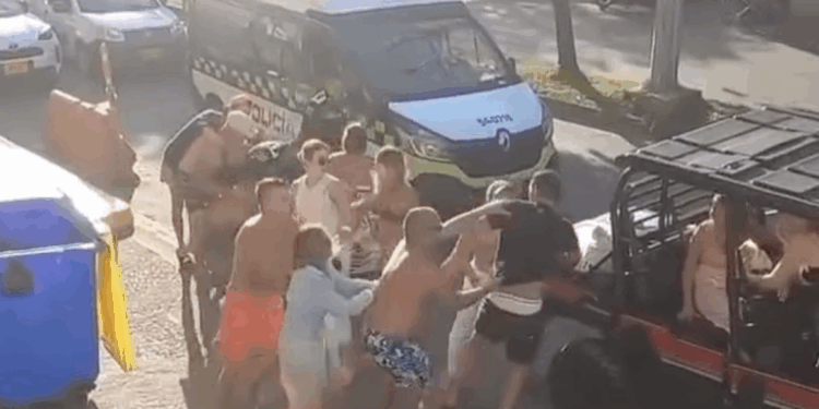Los conflictos y la violencia se apoderaron del turismo de San Andrés. La isla ya no inspira la paz, alegría y respeto que en una época compartían turistas, residentes y prestadores turisticos. 